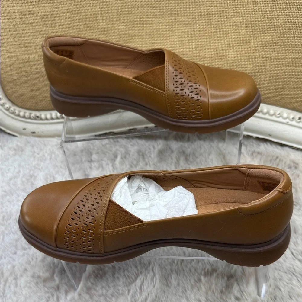 Clarks | Certina Edge Tan Leather Flat, Size 8W, NWT